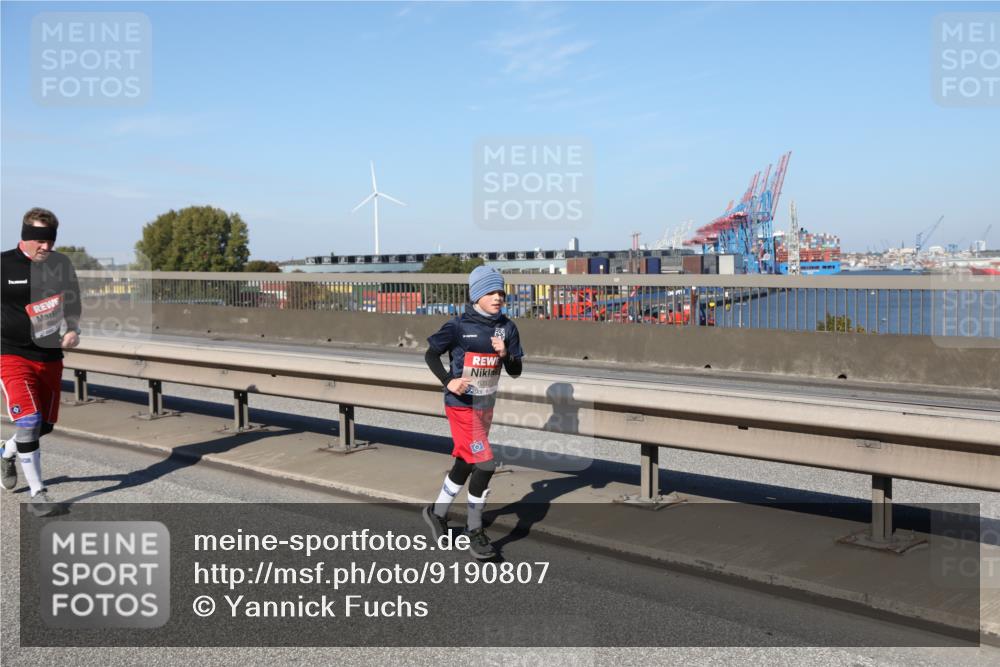 03.10.2025 - Köhlbrandbrückenlauf Yannick Fuchs http://msf.ph/oto/9190807 03.10.2025 12:10:53 Position 3  meine-sportfotos.de