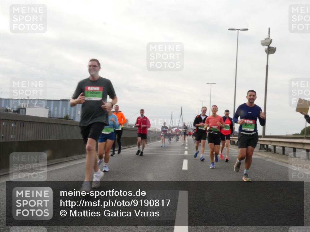 03.10.2025 - Köhlbrandbrückenlauf Matties Gatica Varas http://msf.ph/oto/9190817 03.10.2025 16:03:48 Position 3  meine-sportfotos.de