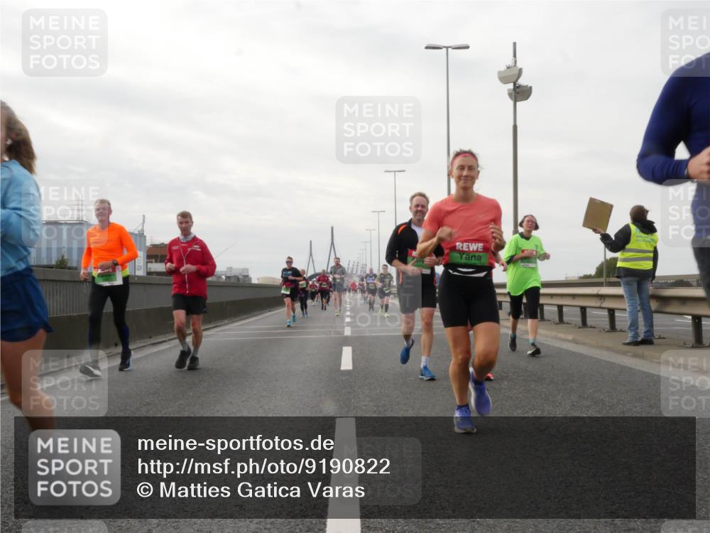 03.10.2025 - Köhlbrandbrückenlauf Matties Gatica Varas http://msf.ph/oto/9190822 03.10.2025 16:03:49 Position 3  meine-sportfotos.de