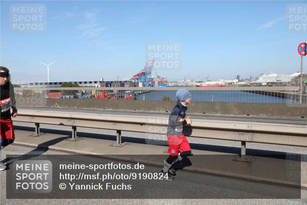 03.10.2025 - Köhlbrandbrückenlauf Yannick Fuchs http://msf.ph/oto/9190824 03.10.2025 12:10:54 Position 3  meine-sportfotos.de