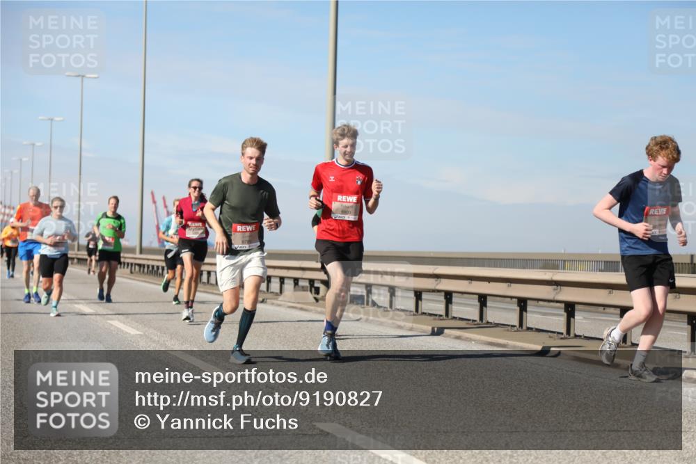 03.10.2025 - Köhlbrandbrückenlauf Yannick Fuchs http://msf.ph/oto/9190827 03.10.2025 11:51:13 Position 3 6800 meine-sportfotos.de