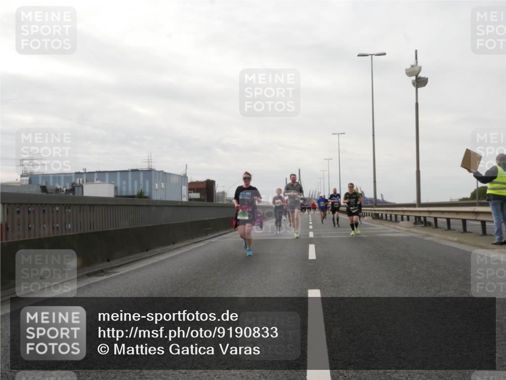 03.10.2025 - Köhlbrandbrückenlauf Matties Gatica Varas http://msf.ph/oto/9190833 03.10.2025 16:03:53 Position 3 21 meine-sportfotos.de