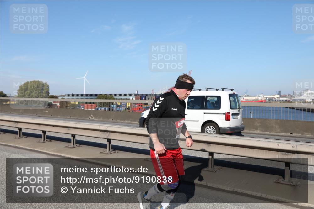 03.10.2025 - Köhlbrandbrückenlauf Yannick Fuchs http://msf.ph/oto/9190838 03.10.2025 12:10:56 Position 3  meine-sportfotos.de