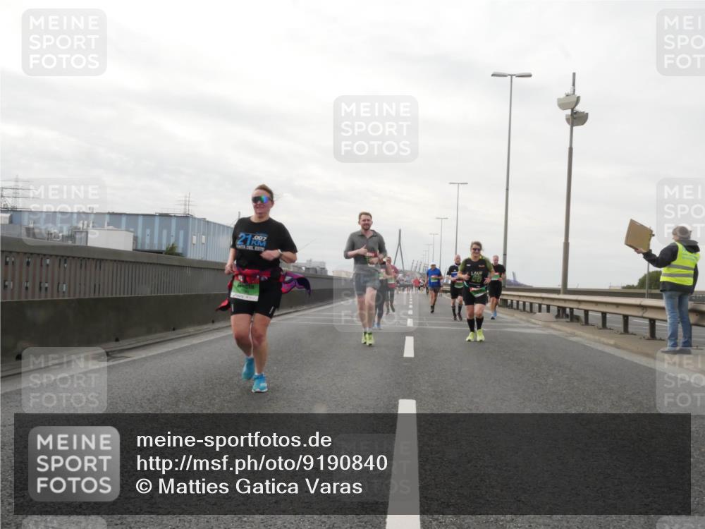 03.10.2025 - Köhlbrandbrückenlauf Matties Gatica Varas http://msf.ph/oto/9190840 03.10.2025 16:03:54 Position 3 21, 997 meine-sportfotos.de