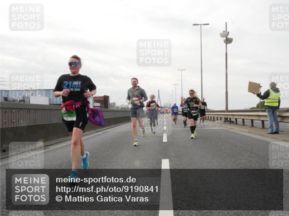 03.10.2025 - Köhlbrandbrückenlauf Matties Gatica Varas http://msf.ph/oto/9190841 03.10.2025 16:03:54 Position 3 21, 097 meine-sportfotos.de