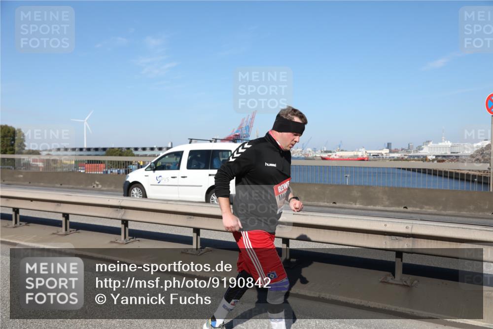 03.10.2025 - Köhlbrandbrückenlauf Yannick Fuchs http://msf.ph/oto/9190842 03.10.2025 12:10:56 Position 3  meine-sportfotos.de