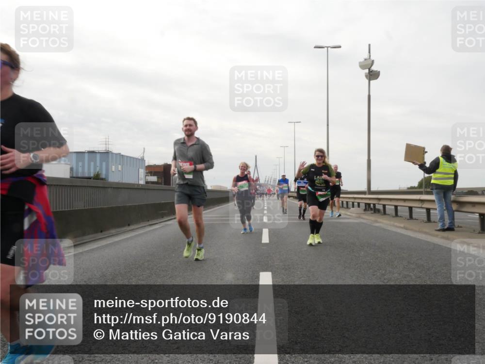 03.10.2025 - Köhlbrandbrückenlauf Matties Gatica Varas http://msf.ph/oto/9190844 03.10.2025 16:03:55 Position 3  meine-sportfotos.de