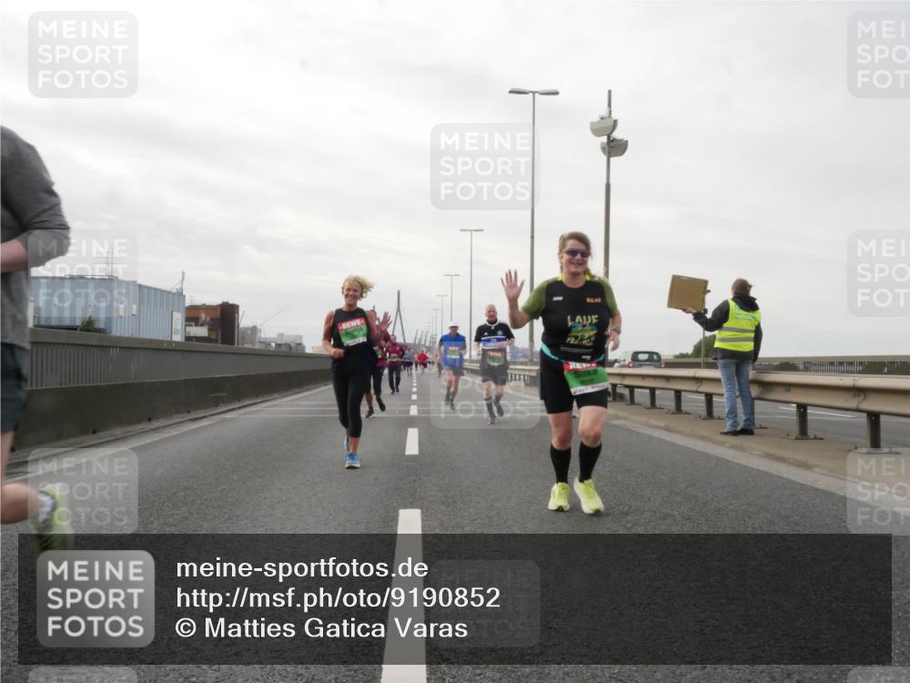 03.10.2025 - Köhlbrandbrückenlauf Matties Gatica Varas http://msf.ph/oto/9190852 03.10.2025 16:03:56 Position 3  meine-sportfotos.de