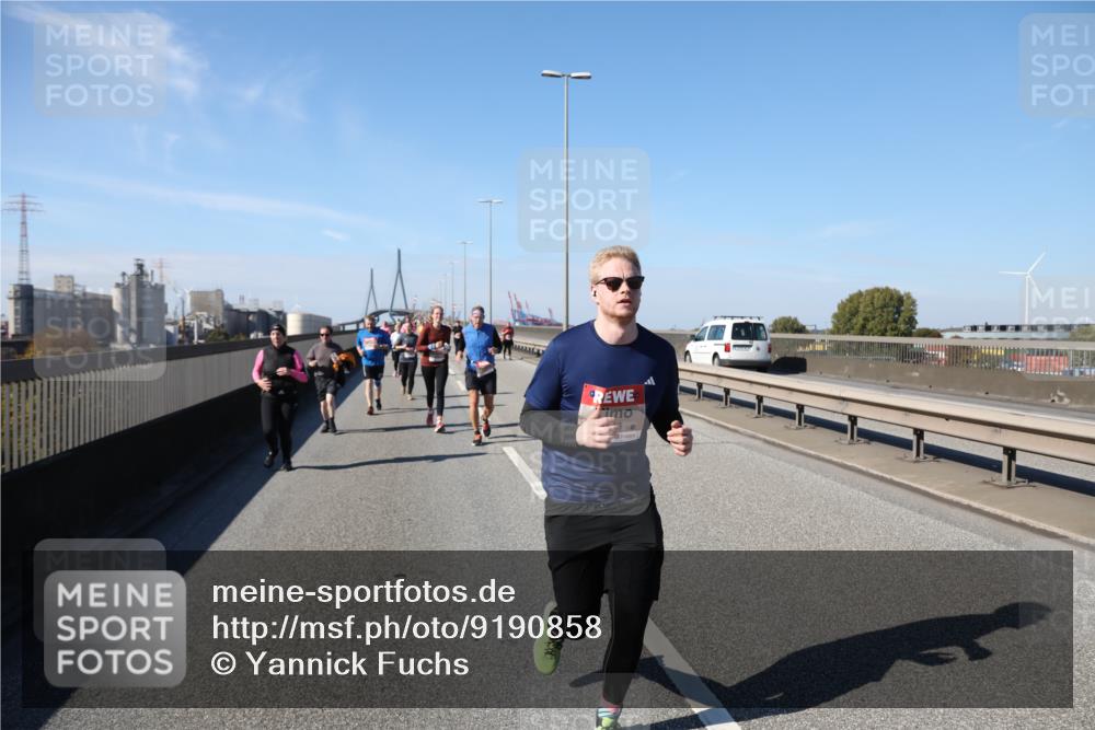 03.10.2025 - Köhlbrandbrückenlauf Yannick Fuchs http://msf.ph/oto/9190858 03.10.2025 12:10:57 Position 3  meine-sportfotos.de