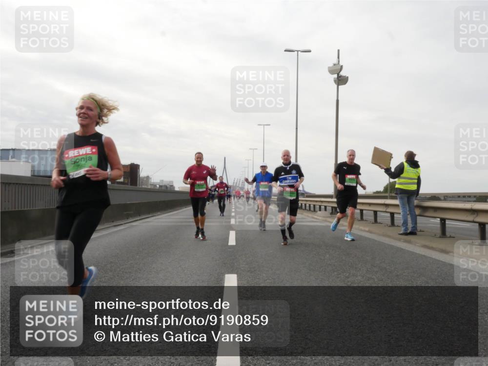 03.10.2025 - Köhlbrandbrückenlauf Matties Gatica Varas http://msf.ph/oto/9190859 03.10.2025 16:03:57 Position 3  meine-sportfotos.de