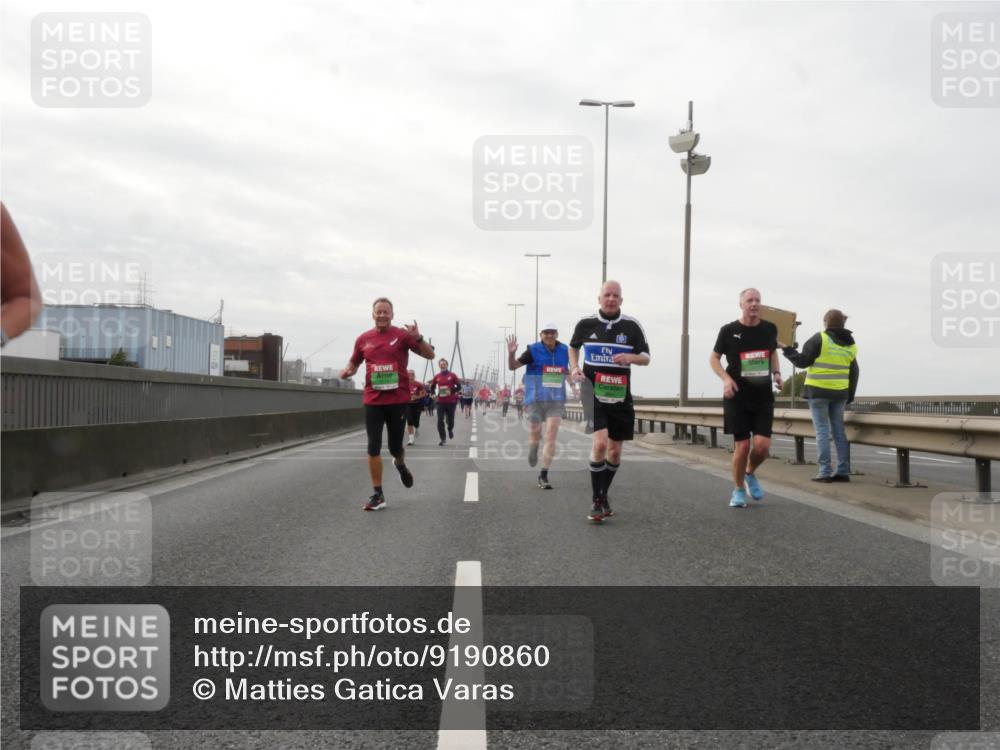 03.10.2025 - Köhlbrandbrückenlauf Matties Gatica Varas http://msf.ph/oto/9190860 03.10.2025 16:03:58 Position 3 1 meine-sportfotos.de