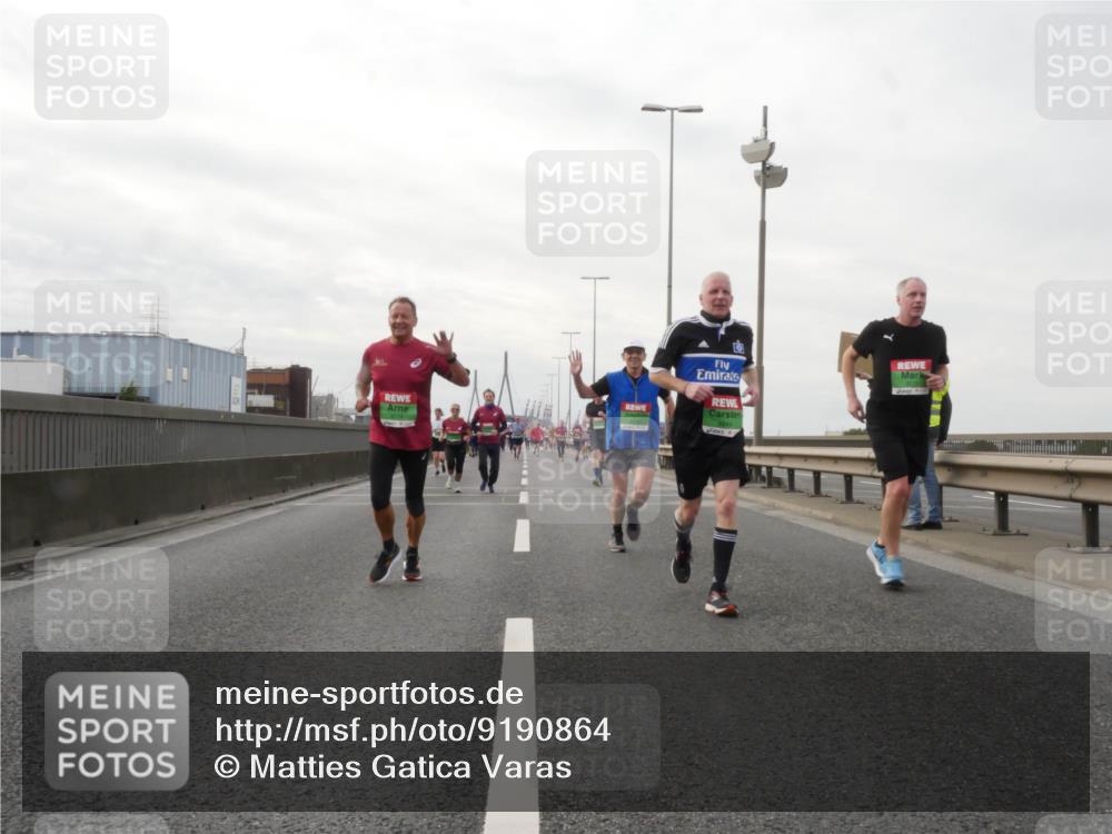 03.10.2025 - Köhlbrandbrückenlauf Matties Gatica Varas http://msf.ph/oto/9190864 03.10.2025 16:03:58 Position 3  meine-sportfotos.de