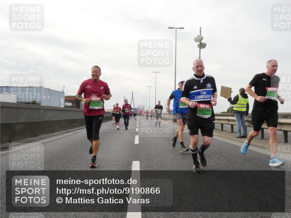 03.10.2025 - Köhlbrandbrückenlauf Matties Gatica Varas http://msf.ph/oto/9190866 03.10.2025 16:03:59 Position 3 8574, 187, 8844, 11 meine-sportfotos.de