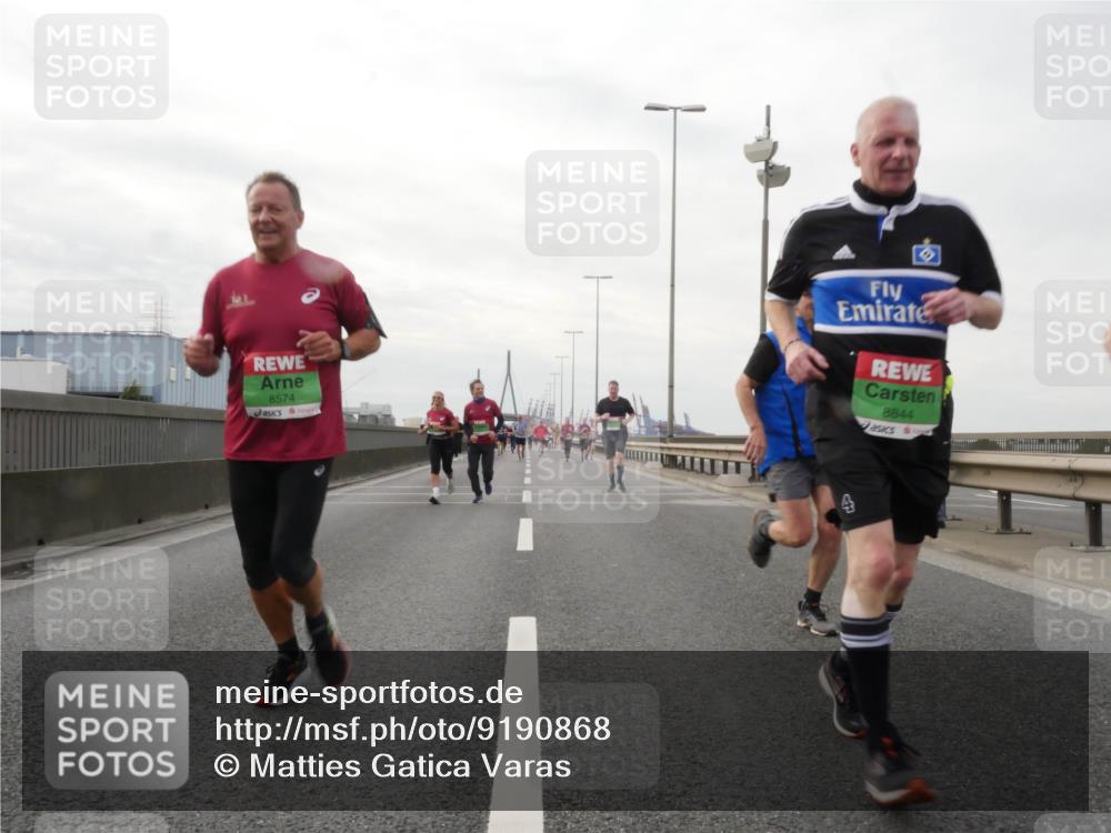 03.10.2025 - Köhlbrandbrückenlauf Matties Gatica Varas http://msf.ph/oto/9190868 03.10.2025 16:03:59 Position 3 8574, 8844, 4 meine-sportfotos.de