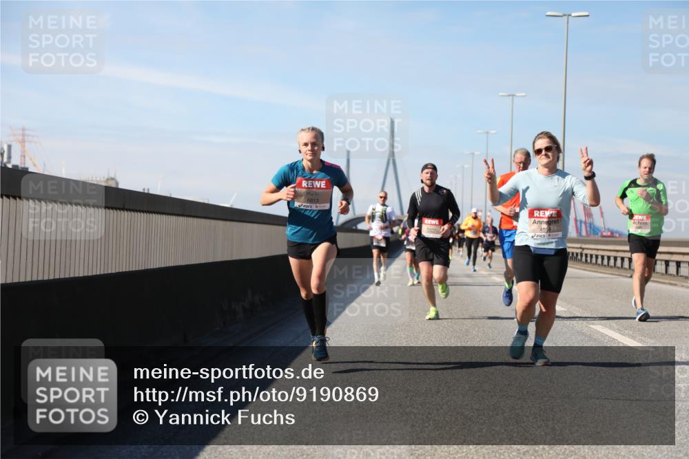03.10.2025 - Köhlbrandbrückenlauf Yannick Fuchs http://msf.ph/oto/9190869 03.10.2025 11:51:17 Position 3 6813, 45, 41 meine-sportfotos.de