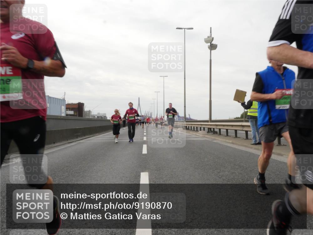 03.10.2025 - Köhlbrandbrückenlauf Matties Gatica Varas http://msf.ph/oto/9190870 03.10.2025 16:04:00 Position 3 74 meine-sportfotos.de