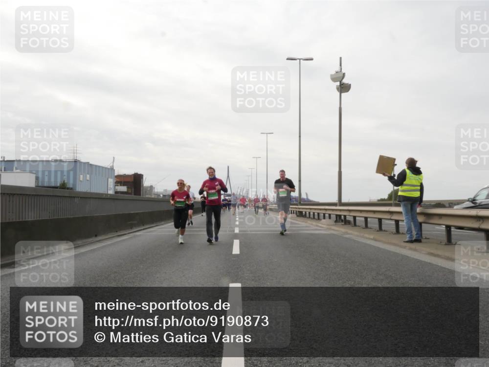 03.10.2025 - Köhlbrandbrückenlauf Matties Gatica Varas http://msf.ph/oto/9190873 03.10.2025 16:04:01 Position 3  meine-sportfotos.de