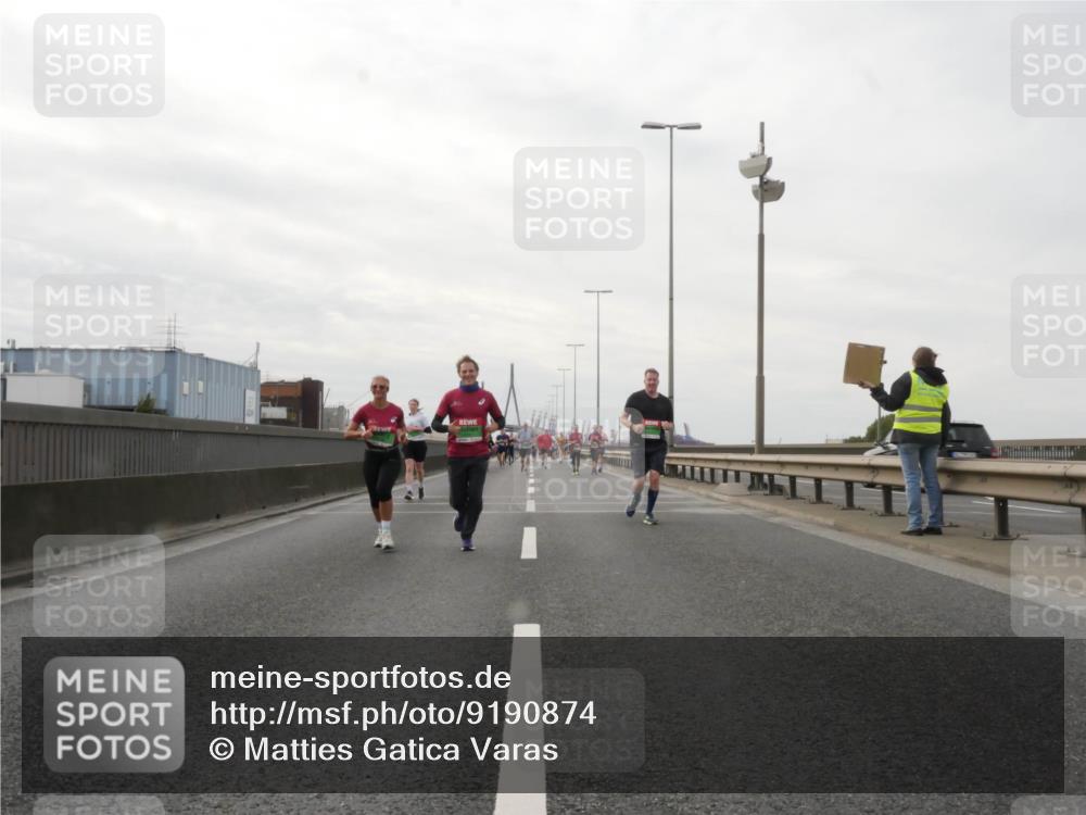 03.10.2025 - Köhlbrandbrückenlauf Matties Gatica Varas http://msf.ph/oto/9190874 03.10.2025 16:04:01 Position 3  meine-sportfotos.de
