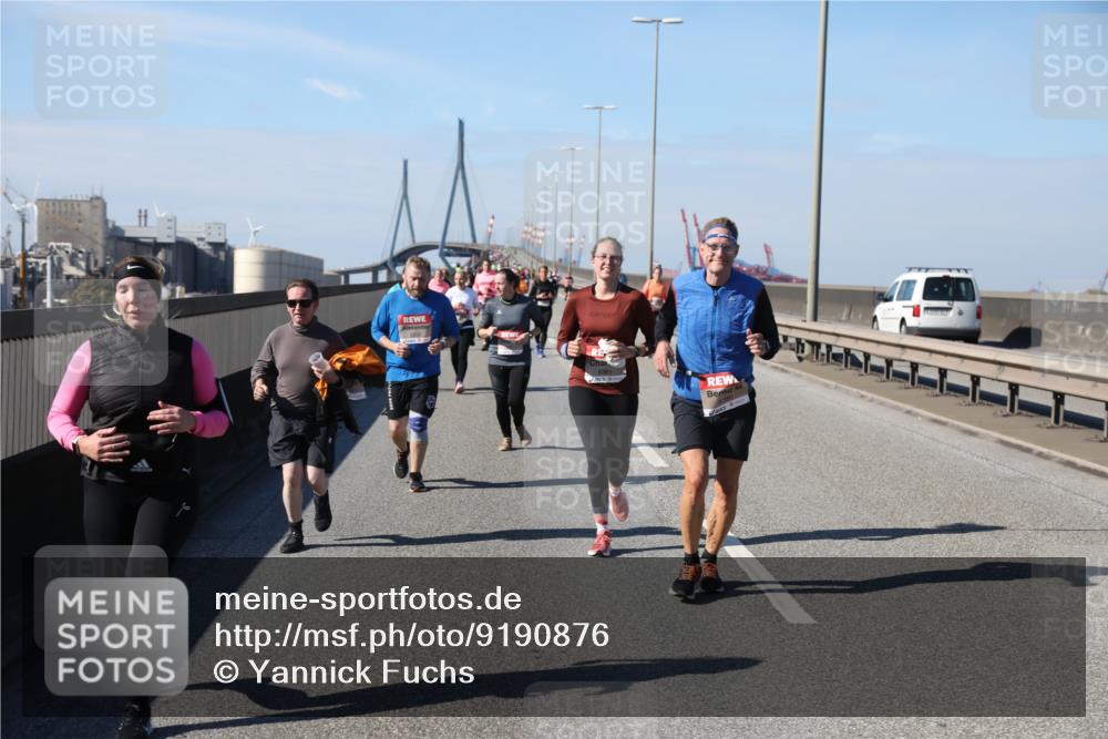 03.10.2025 - Köhlbrandbrückenlauf Yannick Fuchs http://msf.ph/oto/9190876 03.10.2025 12:10:59 Position 3  meine-sportfotos.de