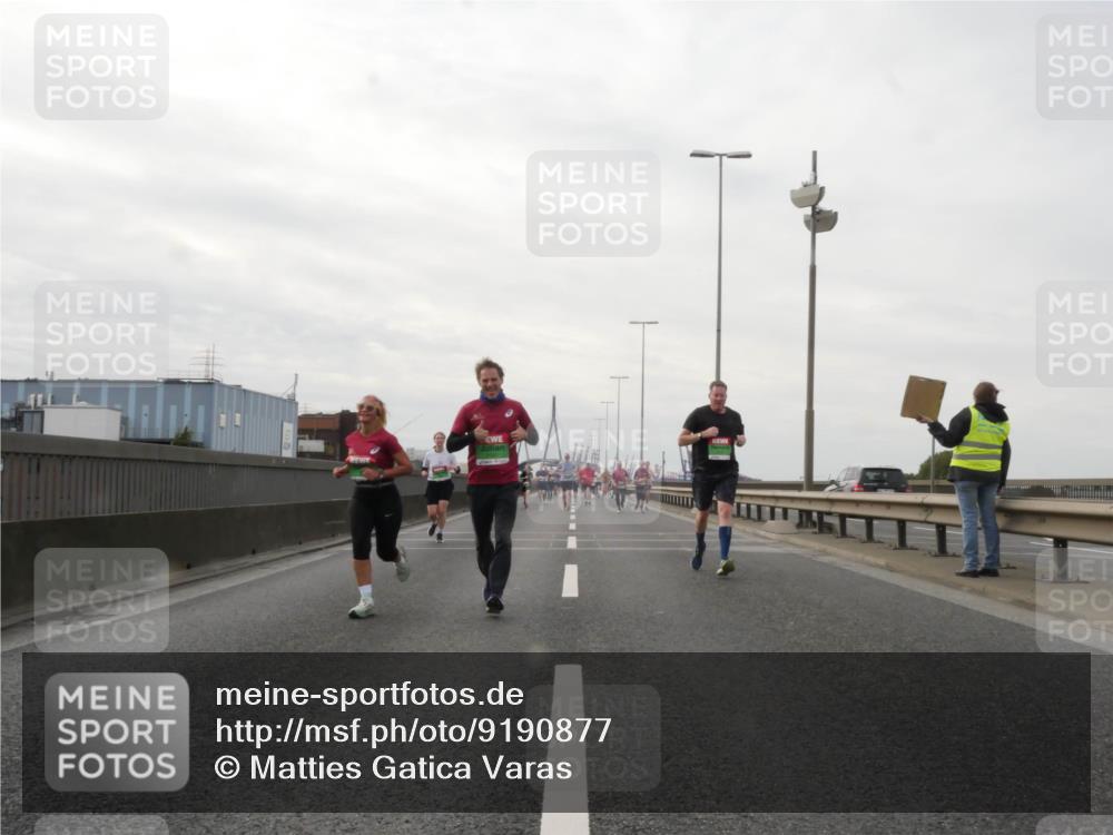 03.10.2025 - Köhlbrandbrückenlauf Matties Gatica Varas http://msf.ph/oto/9190877 03.10.2025 16:04:02 Position 3  meine-sportfotos.de