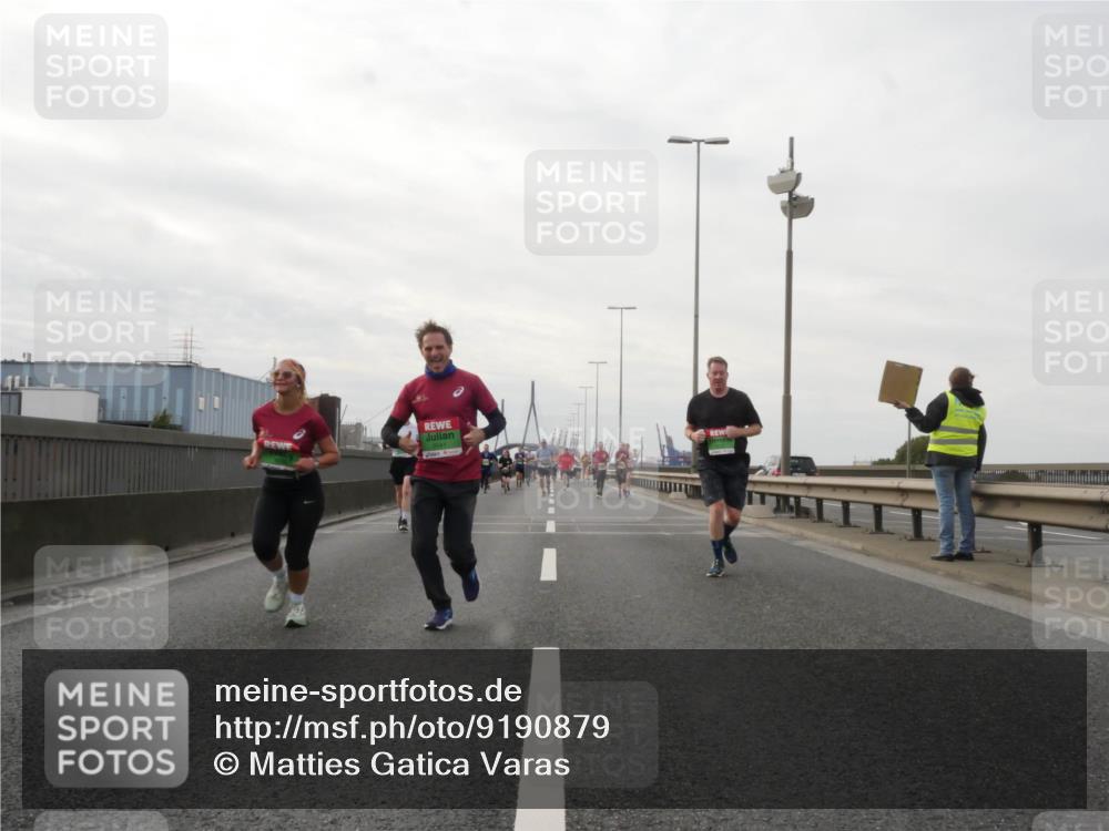 03.10.2025 - Köhlbrandbrückenlauf Matties Gatica Varas http://msf.ph/oto/9190879 03.10.2025 16:04:02 Position 3  meine-sportfotos.de