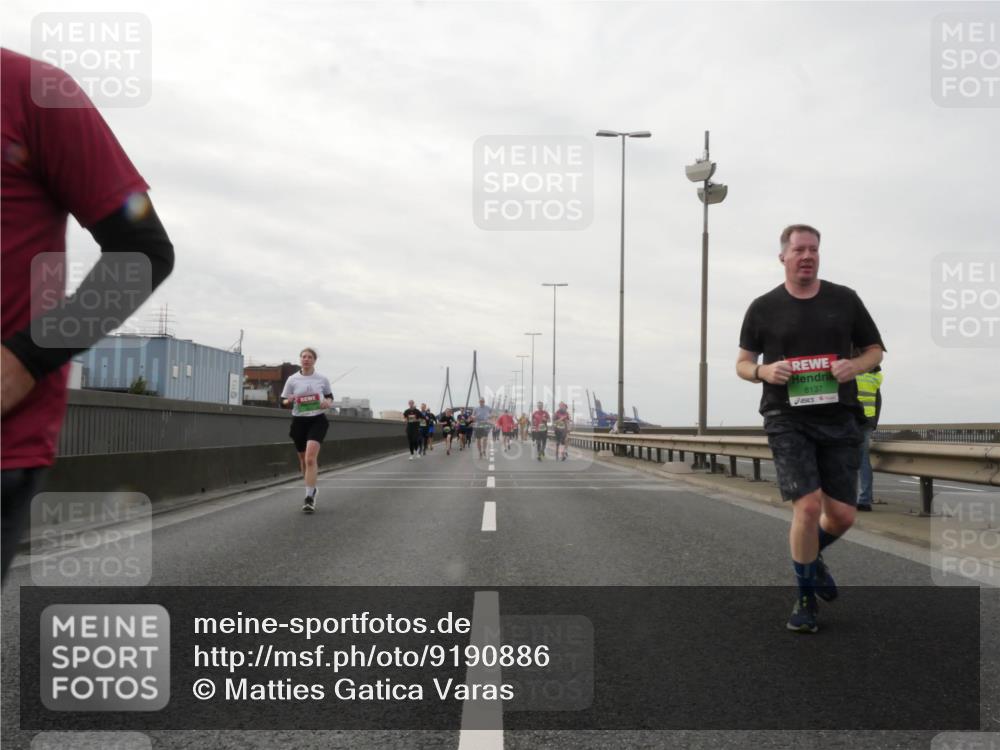 03.10.2025 - Köhlbrandbrückenlauf Matties Gatica Varas http://msf.ph/oto/9190886 03.10.2025 16:04:04 Position 3 8137 meine-sportfotos.de