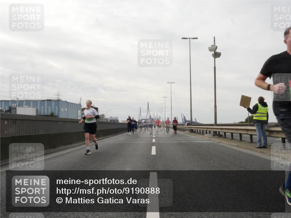 03.10.2025 - Köhlbrandbrückenlauf Matties Gatica Varas http://msf.ph/oto/9190888 03.10.2025 16:04:04 Position 3  meine-sportfotos.de