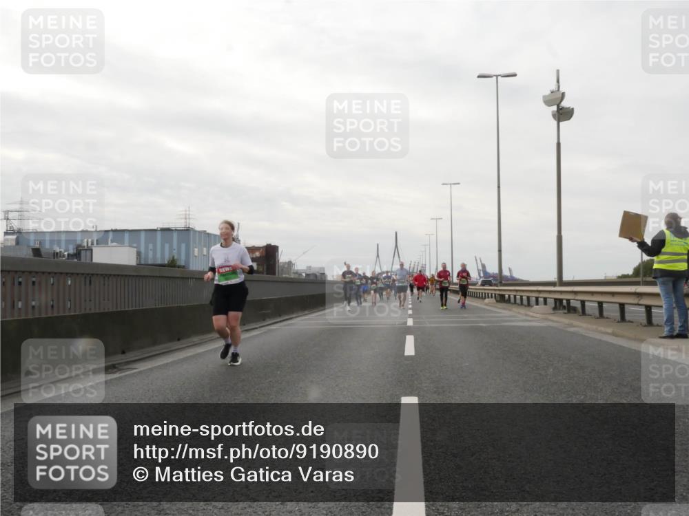 03.10.2025 - Köhlbrandbrückenlauf Matties Gatica Varas http://msf.ph/oto/9190890 03.10.2025 16:04:05 Position 3  meine-sportfotos.de