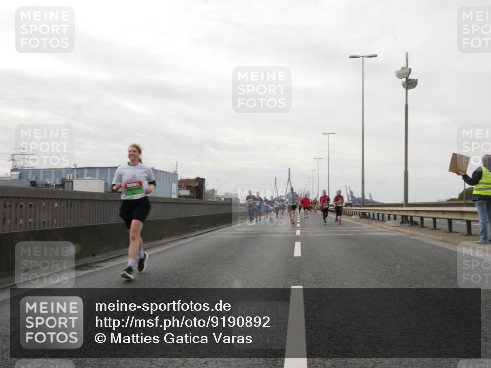 03.10.2025 - Köhlbrandbrückenlauf Matties Gatica Varas http://msf.ph/oto/9190892 03.10.2025 16:04:05 Position 3  meine-sportfotos.de