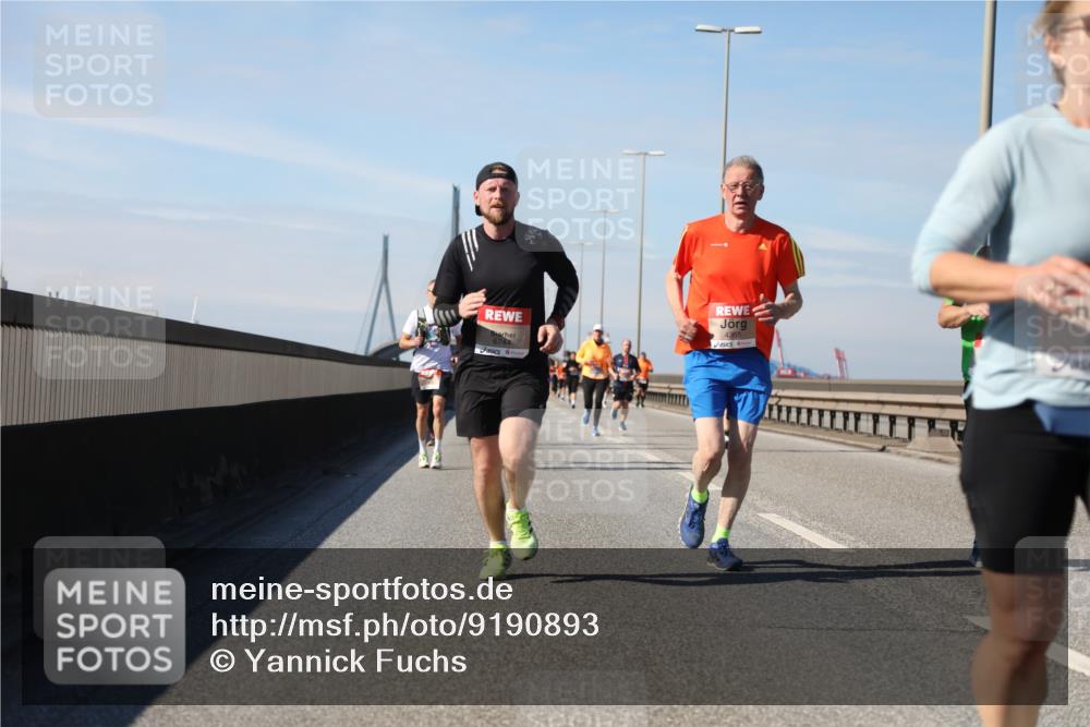03.10.2025 - Köhlbrandbrückenlauf Yannick Fuchs http://msf.ph/oto/9190893 03.10.2025 11:51:18 Position 3 6744, 4365 meine-sportfotos.de