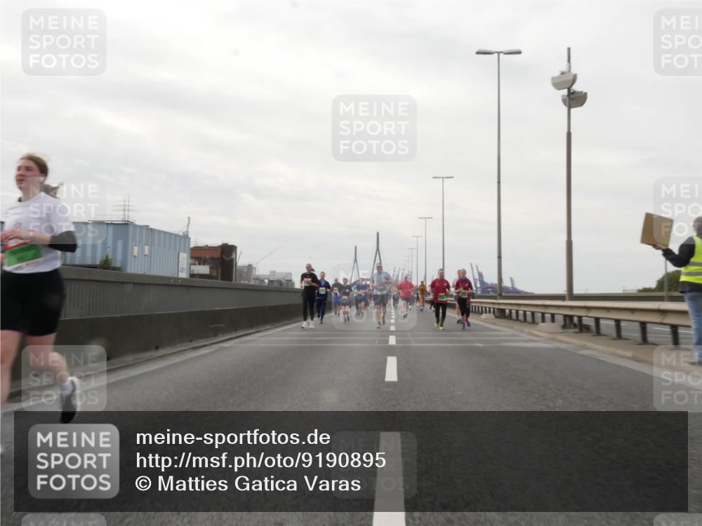 03.10.2025 - Köhlbrandbrückenlauf Matties Gatica Varas http://msf.ph/oto/9190895 03.10.2025 16:04:06 Position 3  meine-sportfotos.de