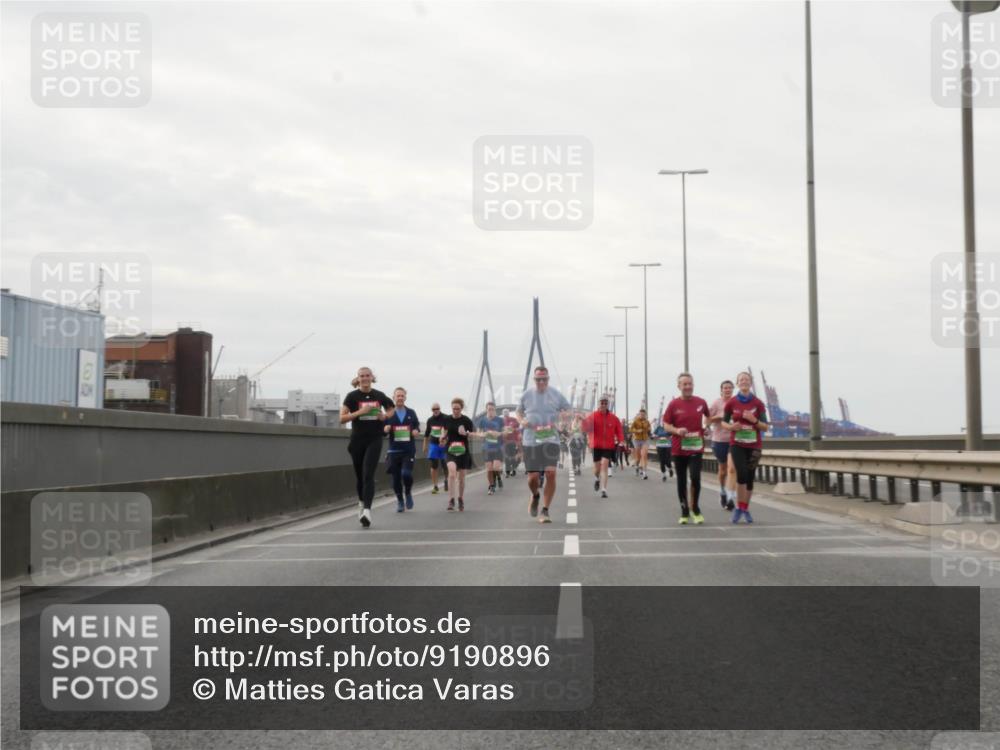 03.10.2025 - Köhlbrandbrückenlauf Matties Gatica Varas http://msf.ph/oto/9190896 03.10.2025 16:04:06 Position 3  meine-sportfotos.de
