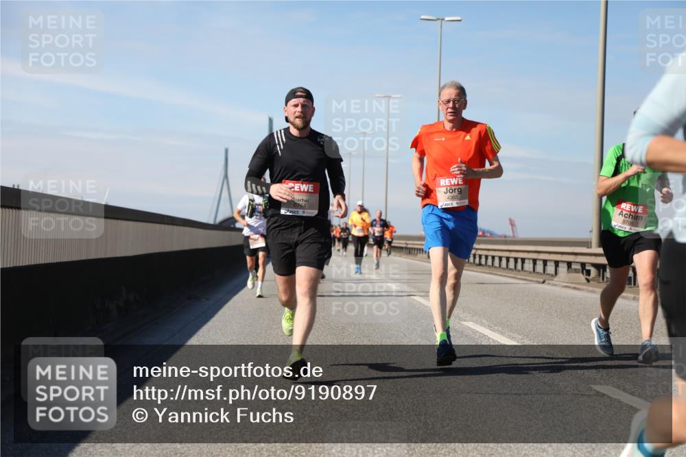 03.10.2025 - Köhlbrandbrückenlauf Yannick Fuchs http://msf.ph/oto/9190897 03.10.2025 11:51:18 Position 3 6744, 4365, 5705 meine-sportfotos.de