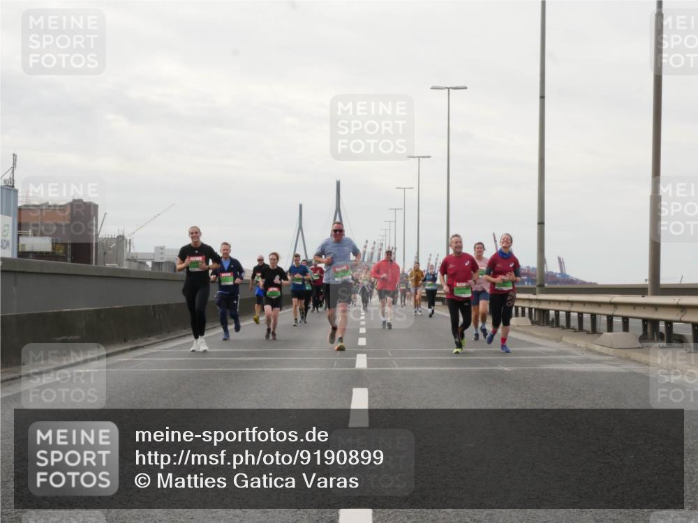 03.10.2025 - Köhlbrandbrückenlauf Matties Gatica Varas http://msf.ph/oto/9190899 03.10.2025 16:04:07 Position 3  meine-sportfotos.de