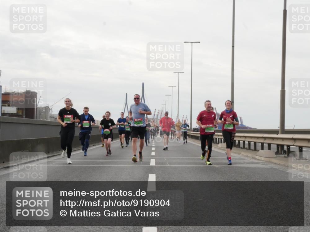 03.10.2025 - Köhlbrandbrückenlauf Matties Gatica Varas http://msf.ph/oto/9190904 03.10.2025 16:04:08 Position 3  meine-sportfotos.de