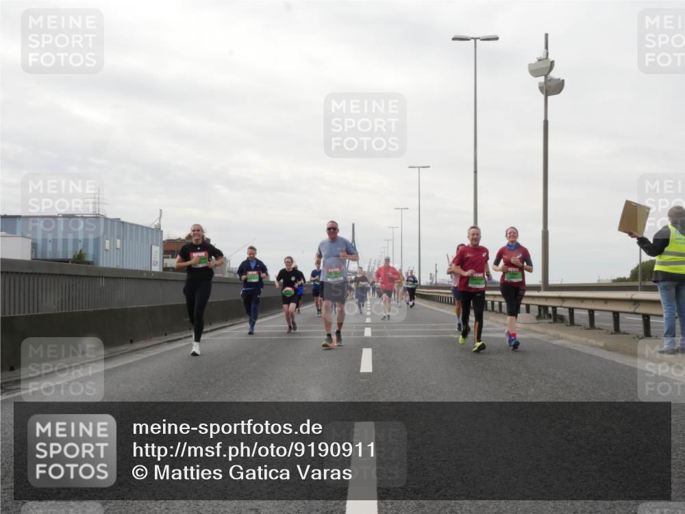 03.10.2025 - Köhlbrandbrückenlauf Matties Gatica Varas http://msf.ph/oto/9190911 03.10.2025 16:04:09 Position 3  meine-sportfotos.de