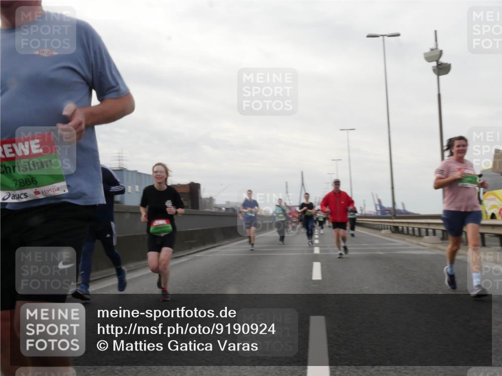 03.10.2025 - Köhlbrandbrückenlauf Matties Gatica Varas http://msf.ph/oto/9190924 03.10.2025 16:04:12 Position 3 7866 meine-sportfotos.de