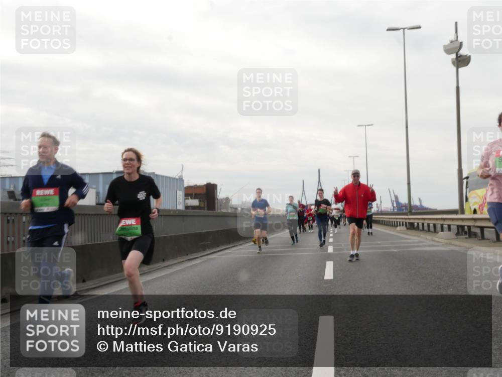 03.10.2025 - Köhlbrandbrückenlauf Matties Gatica Varas http://msf.ph/oto/9190925 03.10.2025 16:04:13 Position 3  meine-sportfotos.de