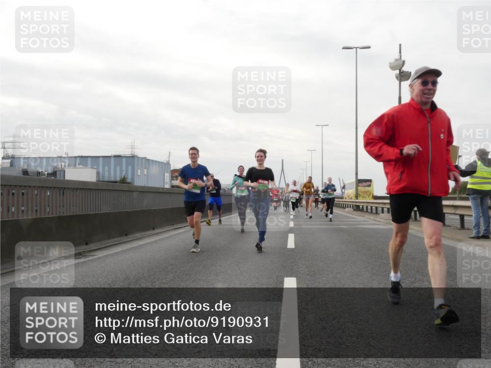 03.10.2025 - Köhlbrandbrückenlauf Matties Gatica Varas http://msf.ph/oto/9190931 03.10.2025 16:04:15 Position 3  meine-sportfotos.de
