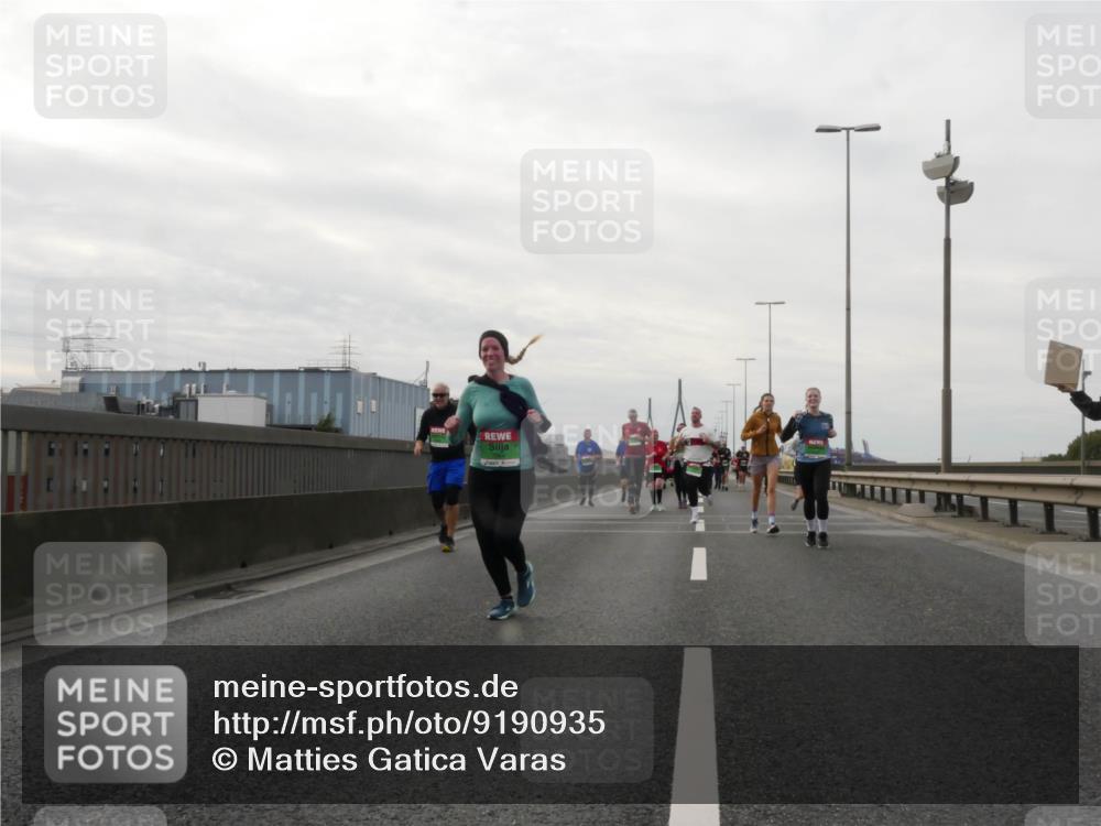 03.10.2025 - Köhlbrandbrückenlauf Matties Gatica Varas http://msf.ph/oto/9190935 03.10.2025 16:04:17 Position 3  meine-sportfotos.de