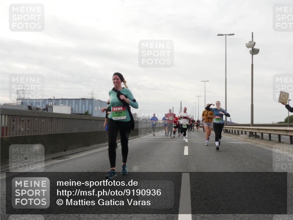 03.10.2025 - Köhlbrandbrückenlauf Matties Gatica Varas http://msf.ph/oto/9190936 03.10.2025 16:04:18 Position 3  meine-sportfotos.de