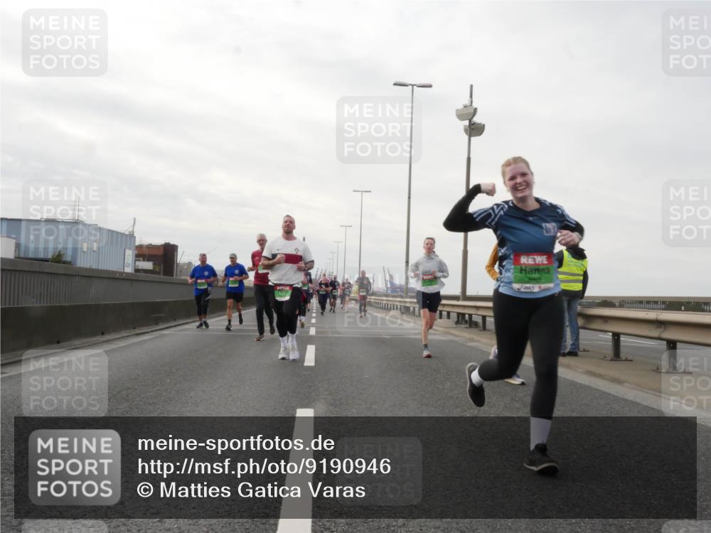 03.10.2025 - Köhlbrandbrückenlauf Matties Gatica Varas http://msf.ph/oto/9190946 03.10.2025 16:04:20 Position 3  meine-sportfotos.de