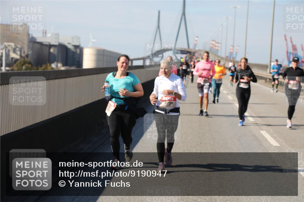 03.10.2025 - Köhlbrandbrückenlauf Yannick Fuchs http://msf.ph/oto/9190947 03.10.2025 12:11:04 Position 3  meine-sportfotos.de