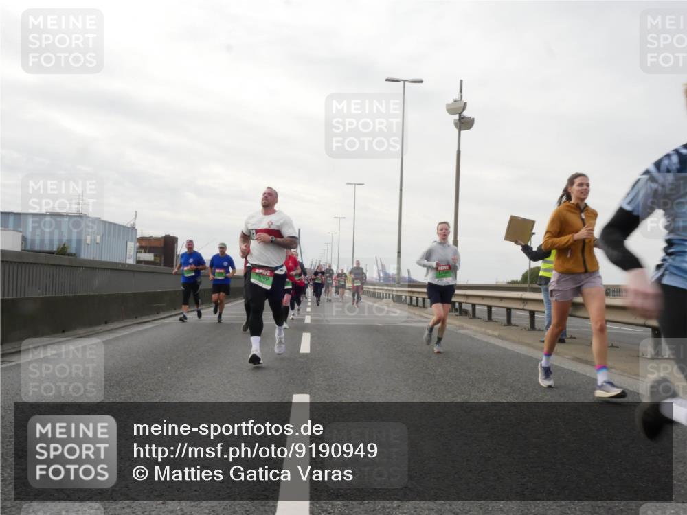 03.10.2025 - Köhlbrandbrückenlauf Matties Gatica Varas http://msf.ph/oto/9190949 03.10.2025 16:04:20 Position 3  meine-sportfotos.de