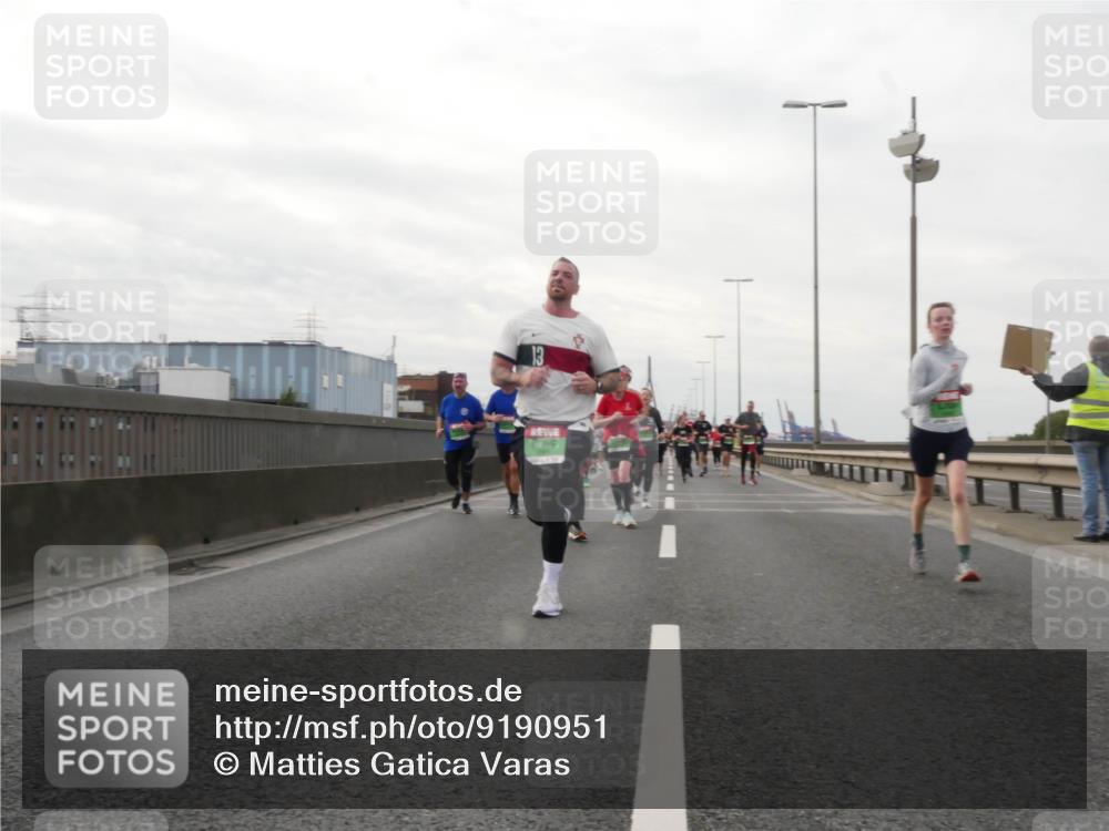 03.10.2025 - Köhlbrandbrückenlauf Matties Gatica Varas http://msf.ph/oto/9190951 03.10.2025 16:04:21 Position 3  meine-sportfotos.de