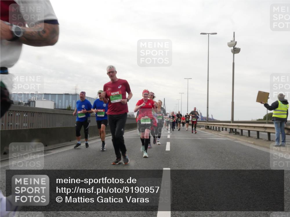 03.10.2025 - Köhlbrandbrückenlauf Matties Gatica Varas http://msf.ph/oto/9190957 03.10.2025 16:04:22 Position 3 9613 meine-sportfotos.de