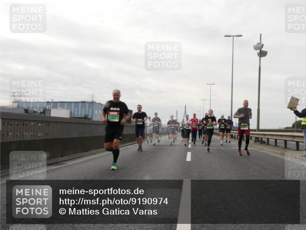 03.10.2025 - Köhlbrandbrückenlauf Matties Gatica Varas http://msf.ph/oto/9190974 03.10.2025 16:04:26 Position 3  meine-sportfotos.de
