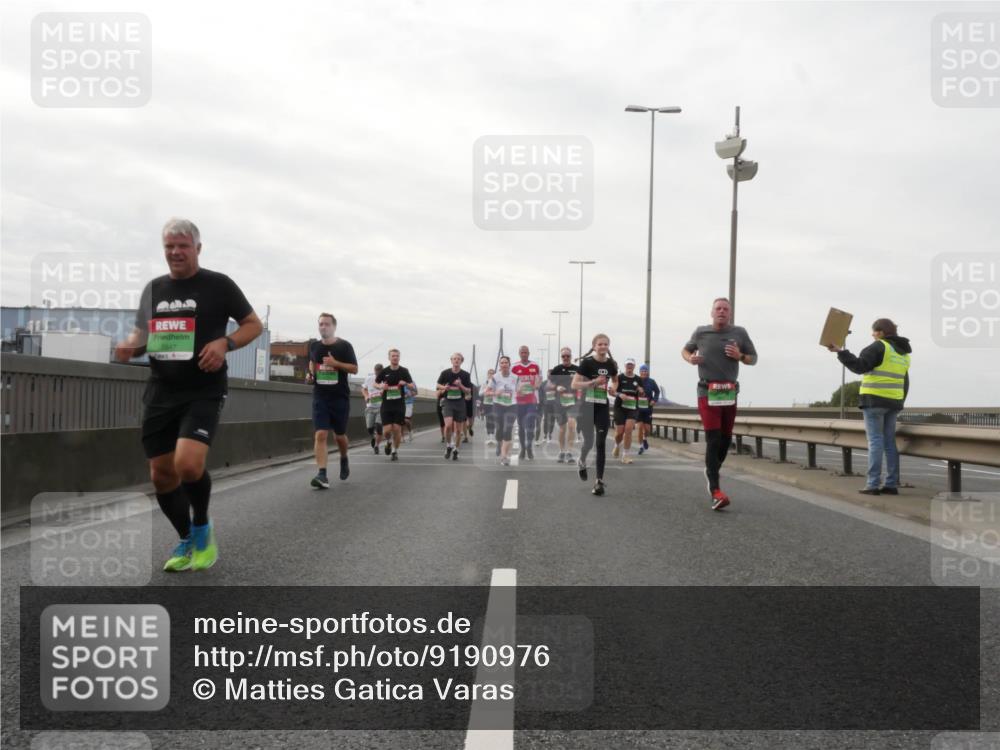 03.10.2025 - Köhlbrandbrückenlauf Matties Gatica Varas http://msf.ph/oto/9190976 03.10.2025 16:04:26 Position 3  meine-sportfotos.de
