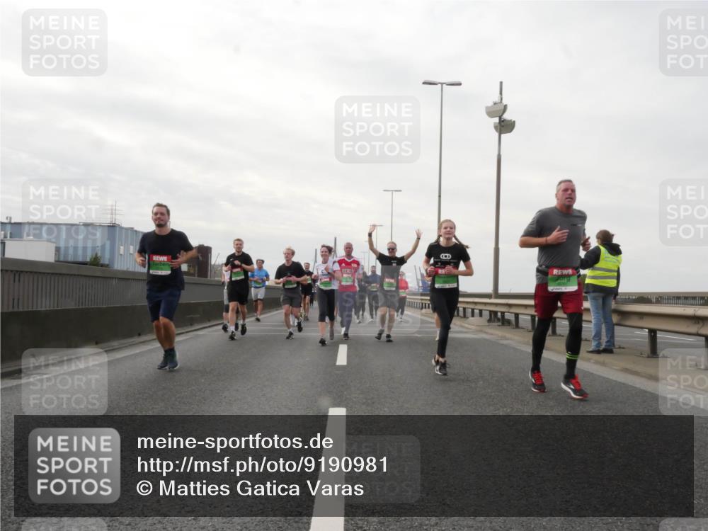 03.10.2025 - Köhlbrandbrückenlauf Matties Gatica Varas http://msf.ph/oto/9190981 03.10.2025 16:04:27 Position 3  meine-sportfotos.de