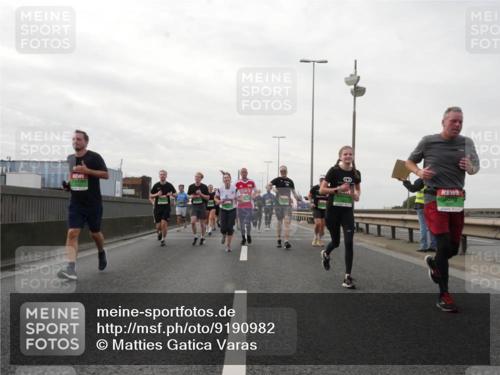 03.10.2025 - Köhlbrandbrückenlauf Matties Gatica Varas http://msf.ph/oto/9190982 03.10.2025 16:04:28 Position 3  meine-sportfotos.de